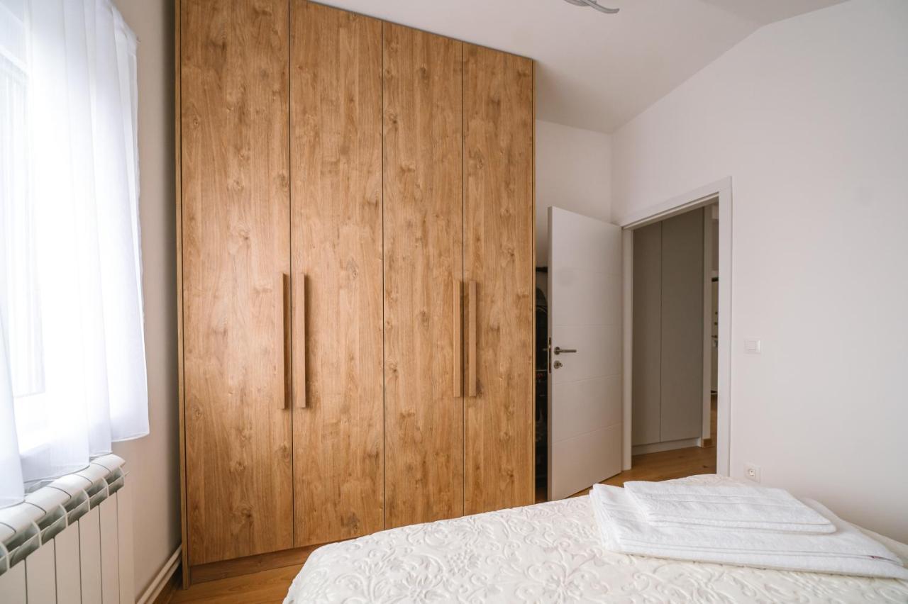 Mikonos Apartman Surčin Exteriör bild