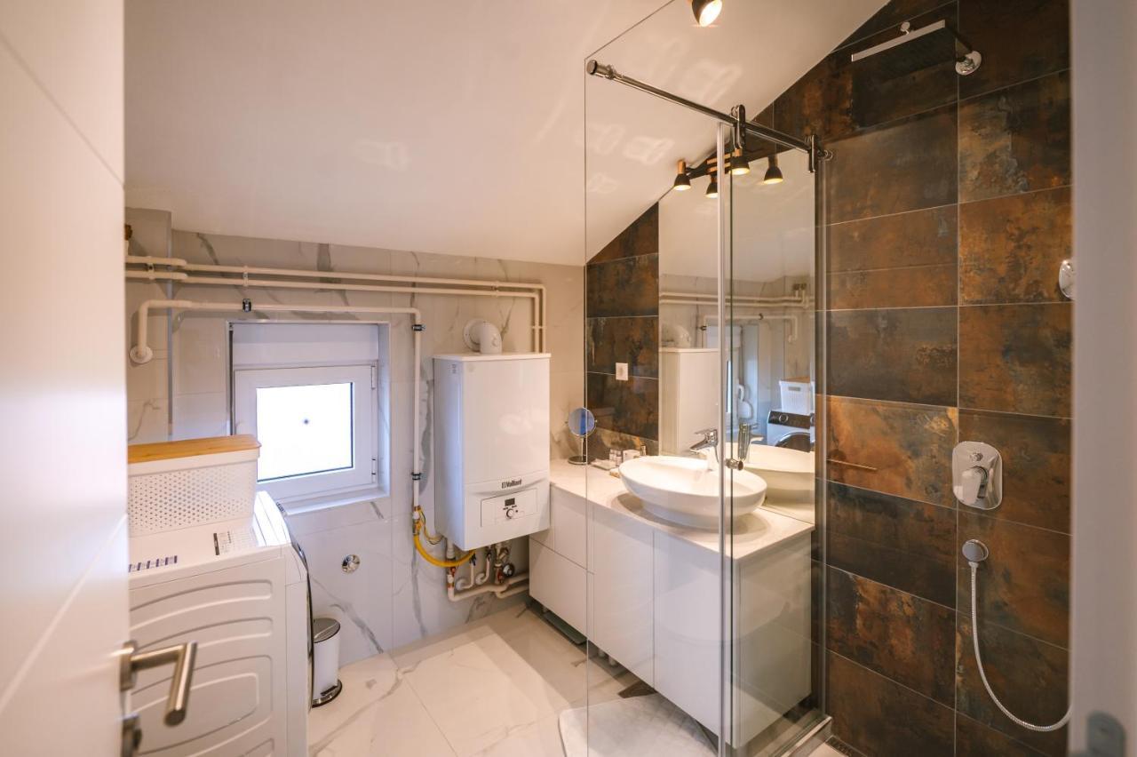 Mikonos Apartman Surčin Exteriör bild